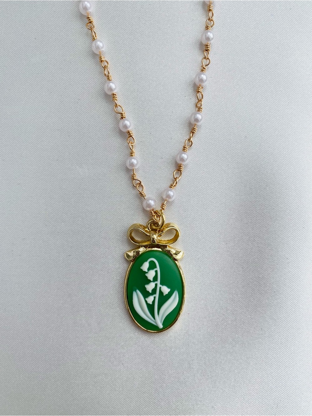 Vintage Style Green Cameo Lily of the Valley Necklace GoldTone Faux Pearl Chain